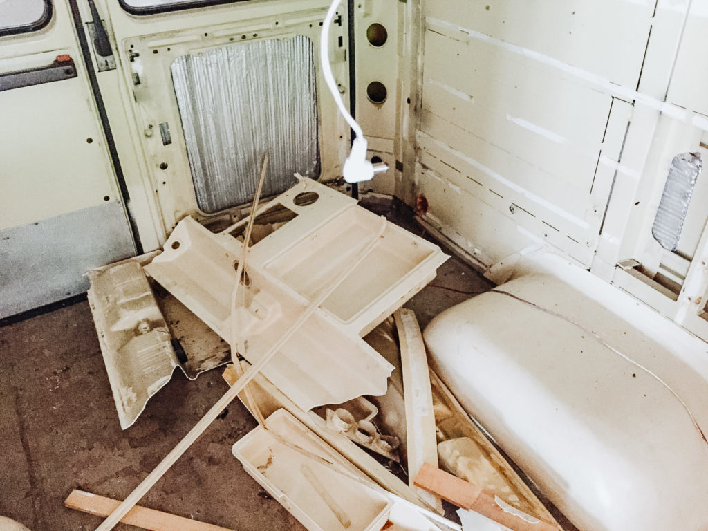 Innenausbau Vanausbau Vanumbau Mercedes Krankenwagen