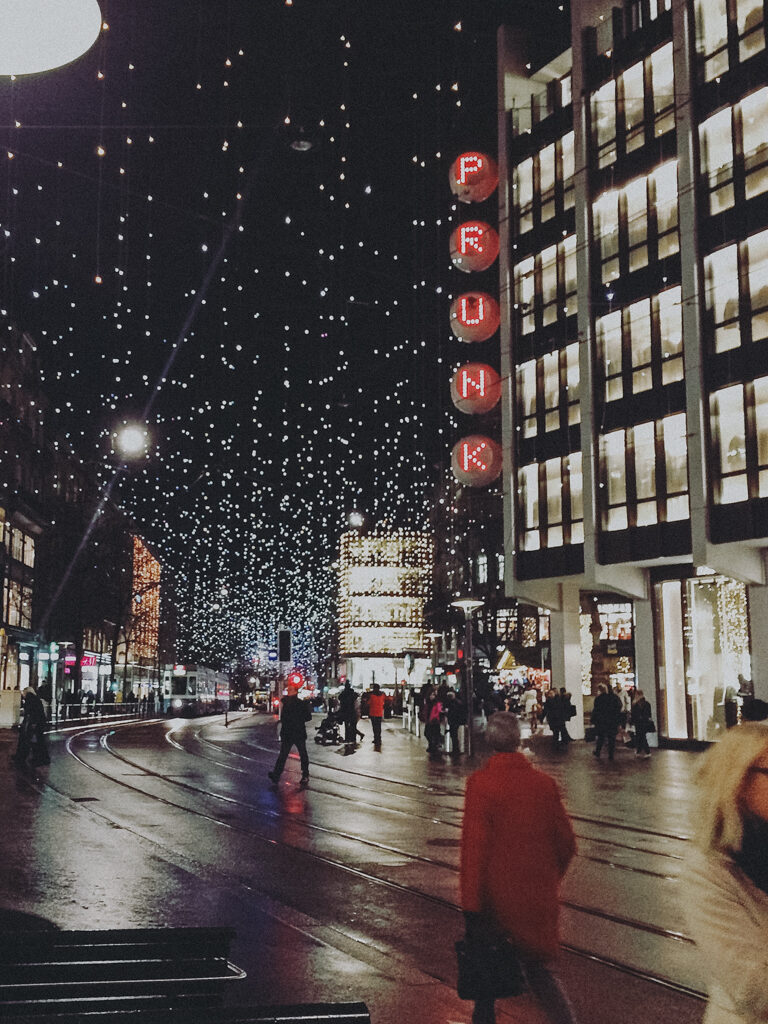Lucy Weihnachtsbeleuchtung Bahnhofstrasse Zürich Geheimtipps