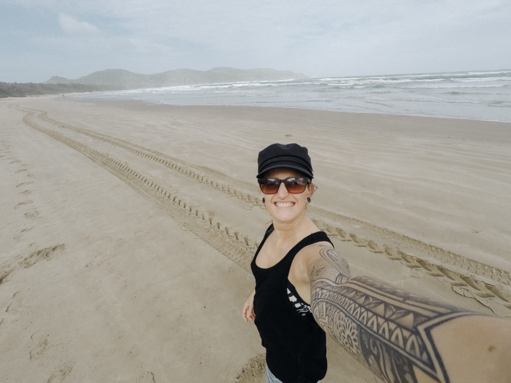 Fotoausrüstung auf Reisen, Aufnahme mit GoPro 4 an einem einsamen Strand auf Con Dao Vietnam