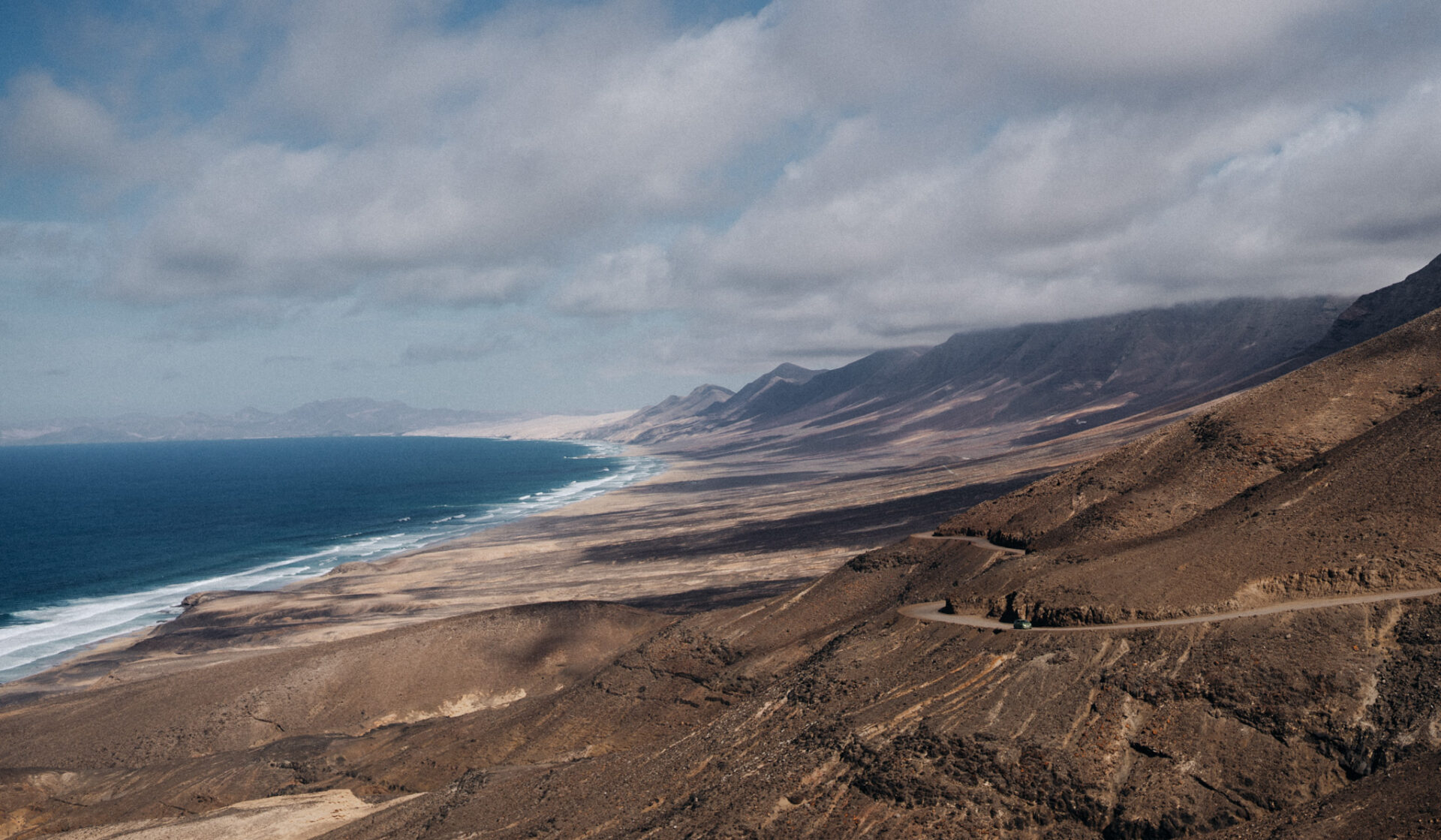 Ausblick vom Punto de vista sobre Puerto de Montaña in Richtung Cofete im Süden auf Fuerteventura