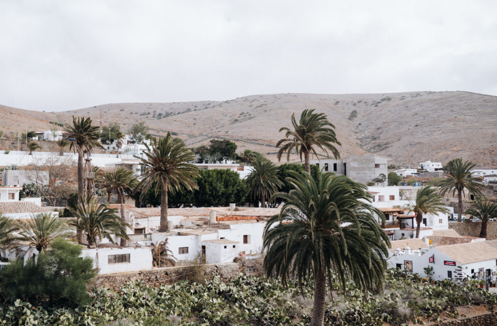 Reisetipps Fuerteventura ist das alte Dorf Betancuria in der Mitte der Insel