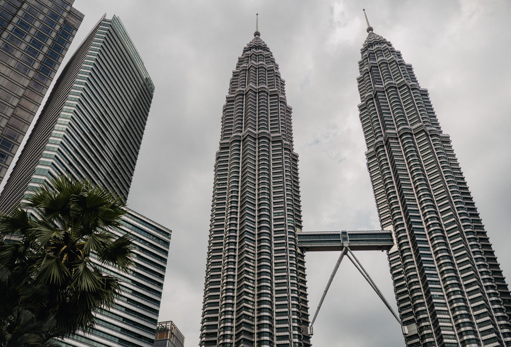 Die bekannteste Sehenswürdigkeiten in Kuala Lumpur sind die Petronas Towers