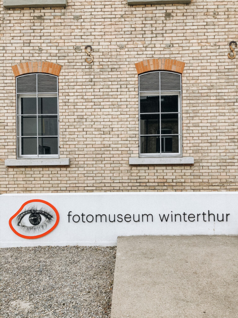 Zürich Geheimtipps einen Tagesausflug ins Fotomuseum Winterthur: Blick auf den Eingang