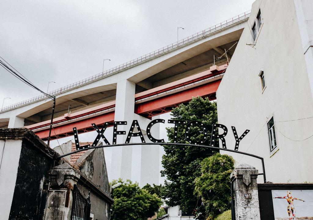 Eingang zur bekannten LX Factory in Lissabon