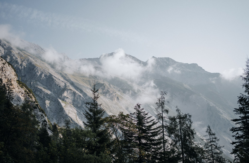 Hall in Tirol Sehenswürdigkeiten ist das Karwendelgebirge im Naturpark Karwendel