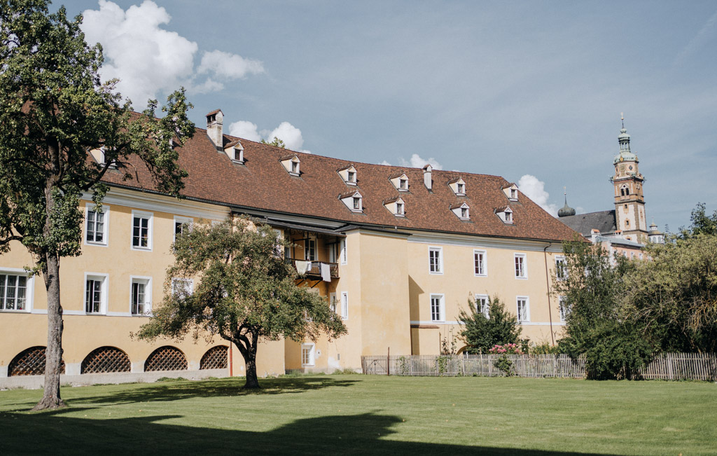 Blick auf den Innenhof der Burg Hasegg einer Sehenswürdigkeit in Hall in Tirol