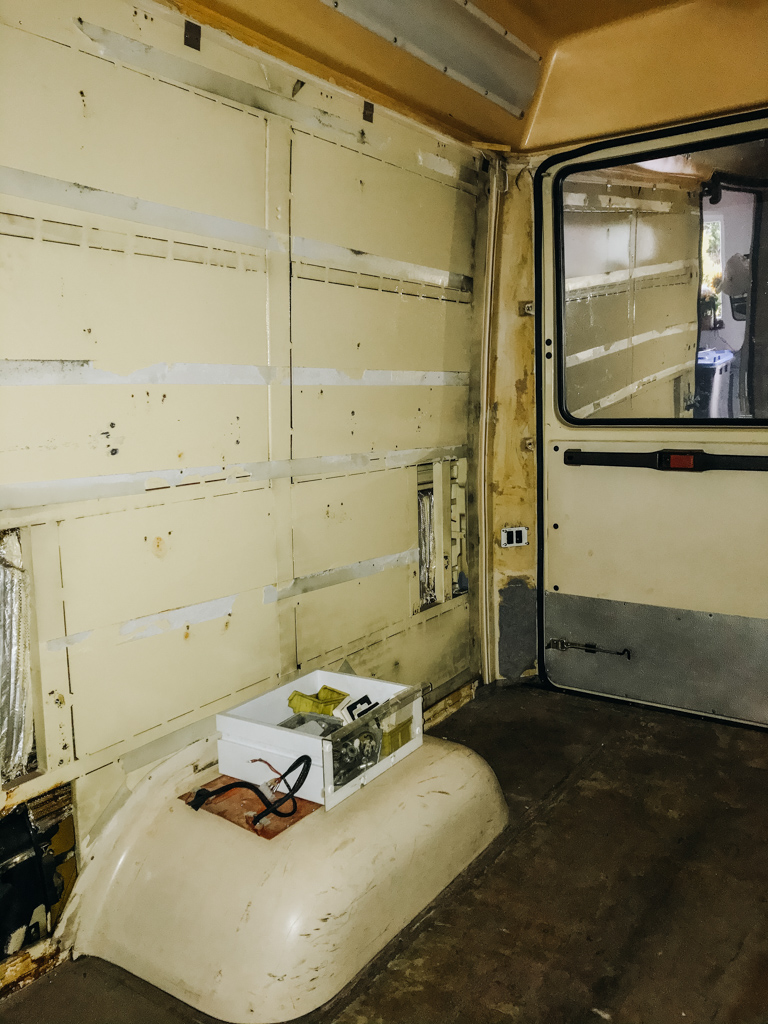 Innenausbau Vanausbau Vanumbau Mercedes Krankenwagen