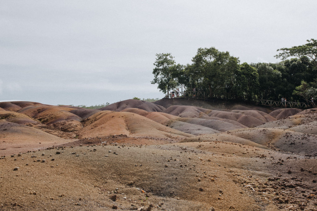 Aussichtsplattform mit Blick auf die seven coloured earth