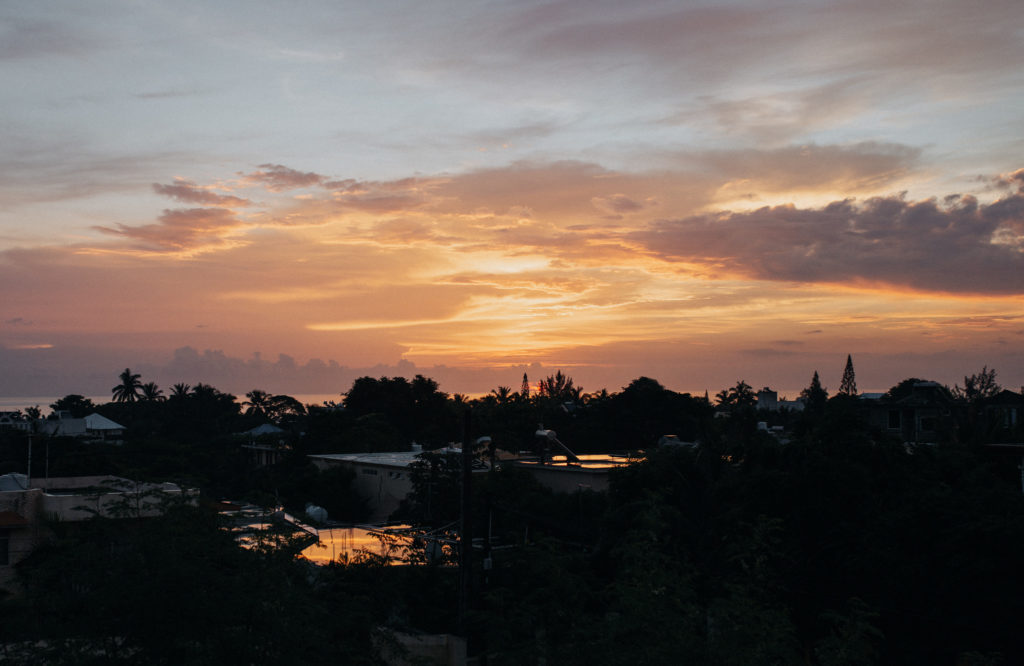 Romantischer Sonnenuntergang am Strand von Albion, Mauritius