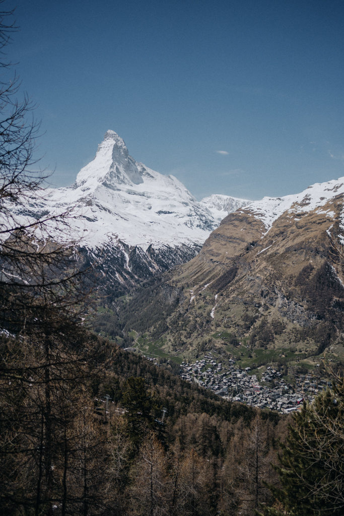 Blick auf das Matterhorn und Sicht auf Zermatt von Sunnegga nach Tufteren