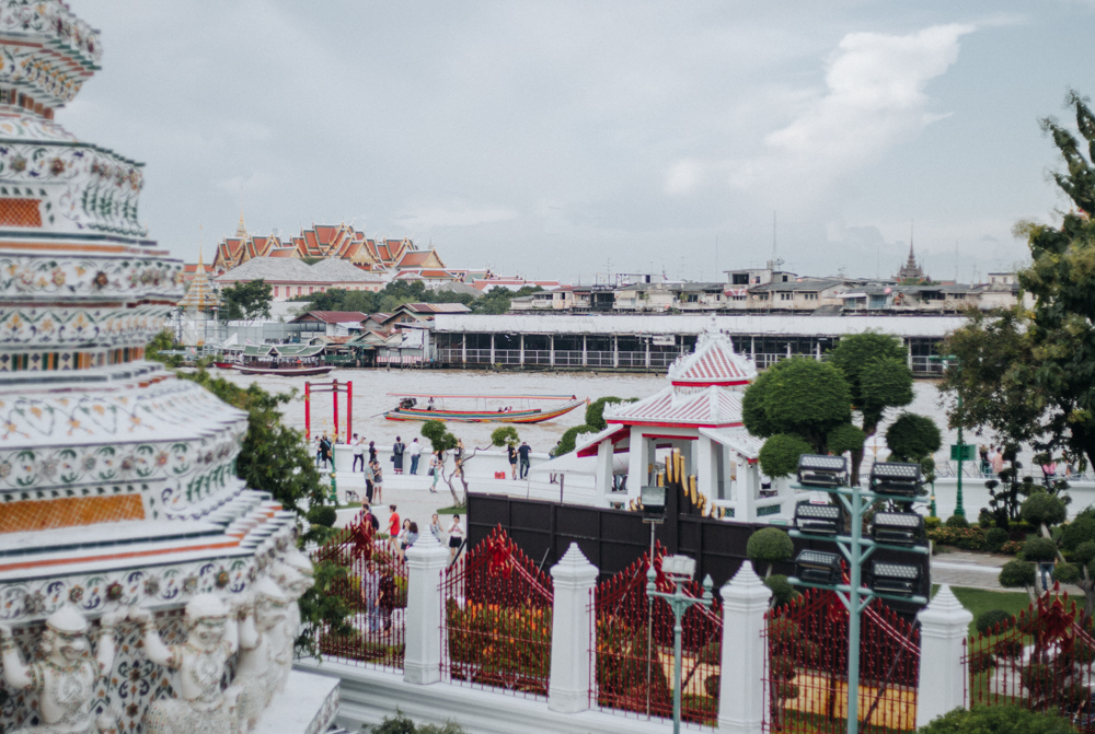 Wat Arun mit Aussicht auf den Chao Phraya Fluss – eine der schönsten Sehenswürdigkeiten in Bangkok