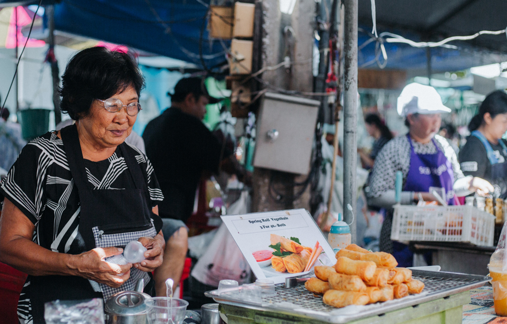 Verkäufer auf dem Chatuchak Markt nördlich von Bangkok