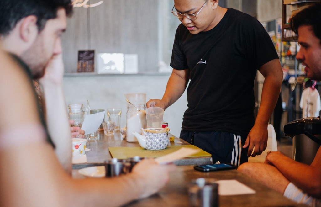 Once Again Hostel für deine Bangkok Tipps mit Workshops wie man Tee richtig zubereitet
