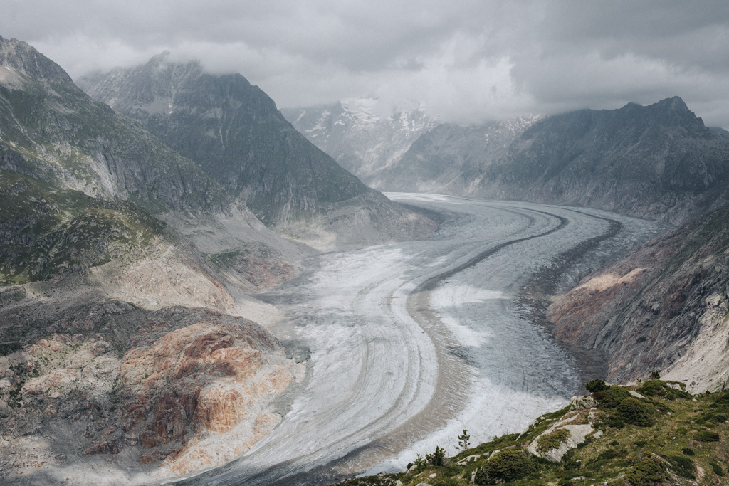 Blick auf den grossen Aletschgletscher in der Aletsch Arena Schweiz