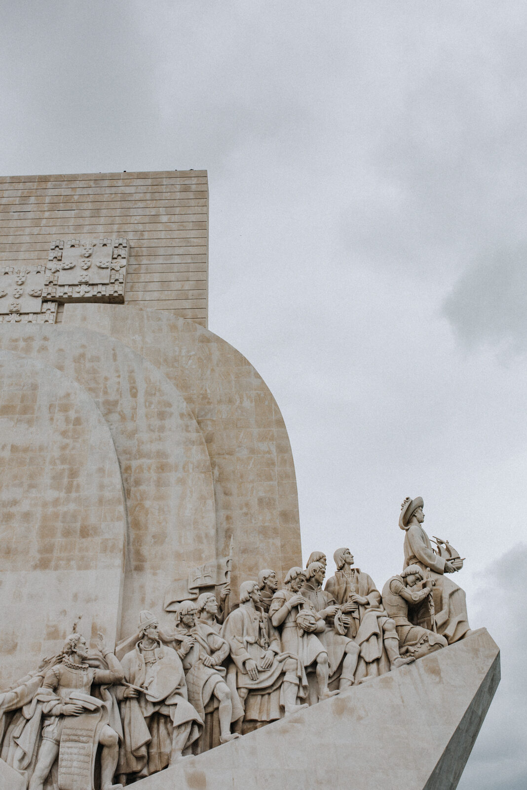 Fotospots Lissabon das Schifffahrer Denkmal in Belem von aussen
