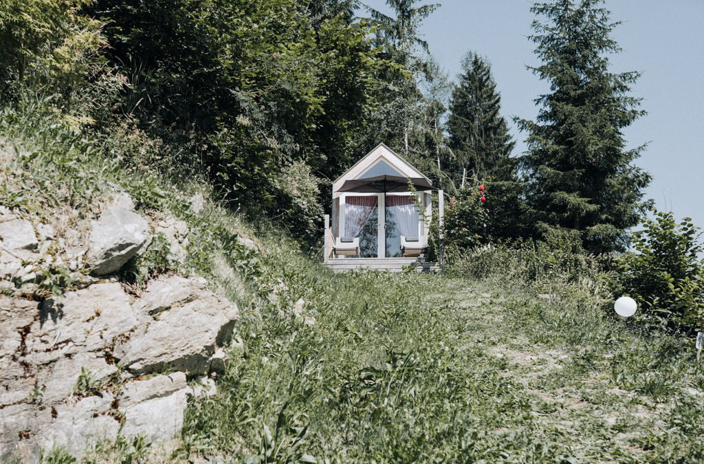 Ausflüge in Kärnten mit besonderer Übernachtung am Millstätter See, wie hier das Tiny House Biwak Quelle