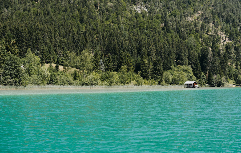 besonderes Ziel für deine Ausflüge in Kärnten ist der Weissensee mit seinem kristallklarem Wasser