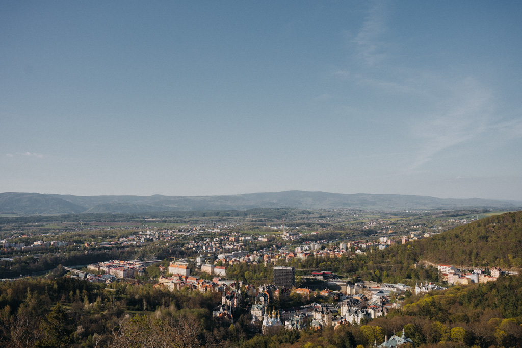Ausblick auf das Erzgebirge im Bäderdreieck Tschechien vom Freundschaftsberg in Karlsbad