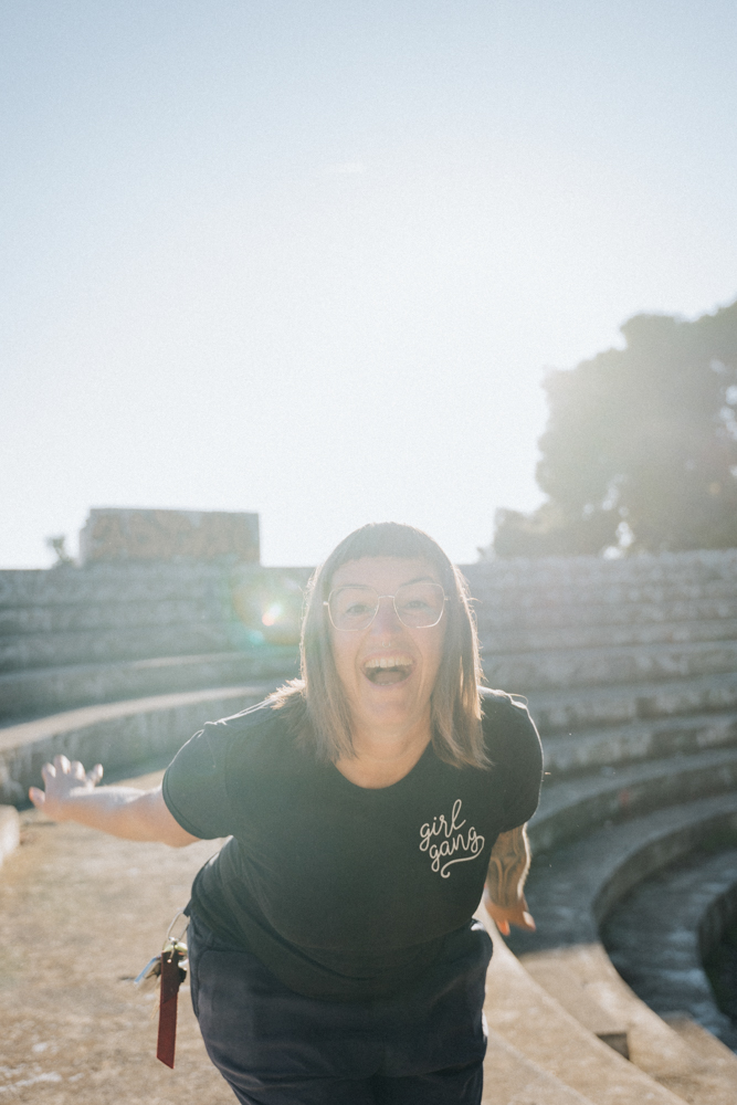 Lost Place Hotel Griechenland – Gegenlicht Fotografie mit warmem Licht und Lens Flare