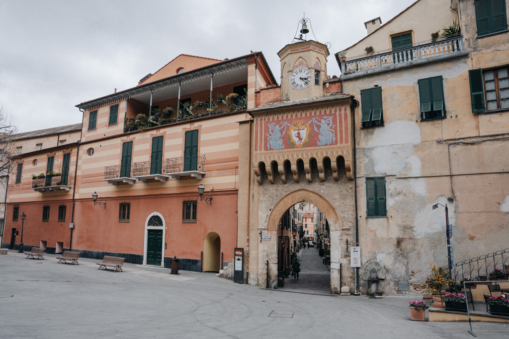 Vor den Toren der Mittelalterstadt Finalborgo, was zu Finale Ligure in Ligurien gehört