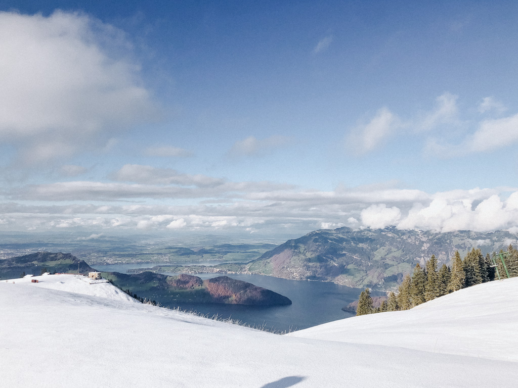 Blick von der Klewenalp auf den Vierwaldstätter See in der Schweiz