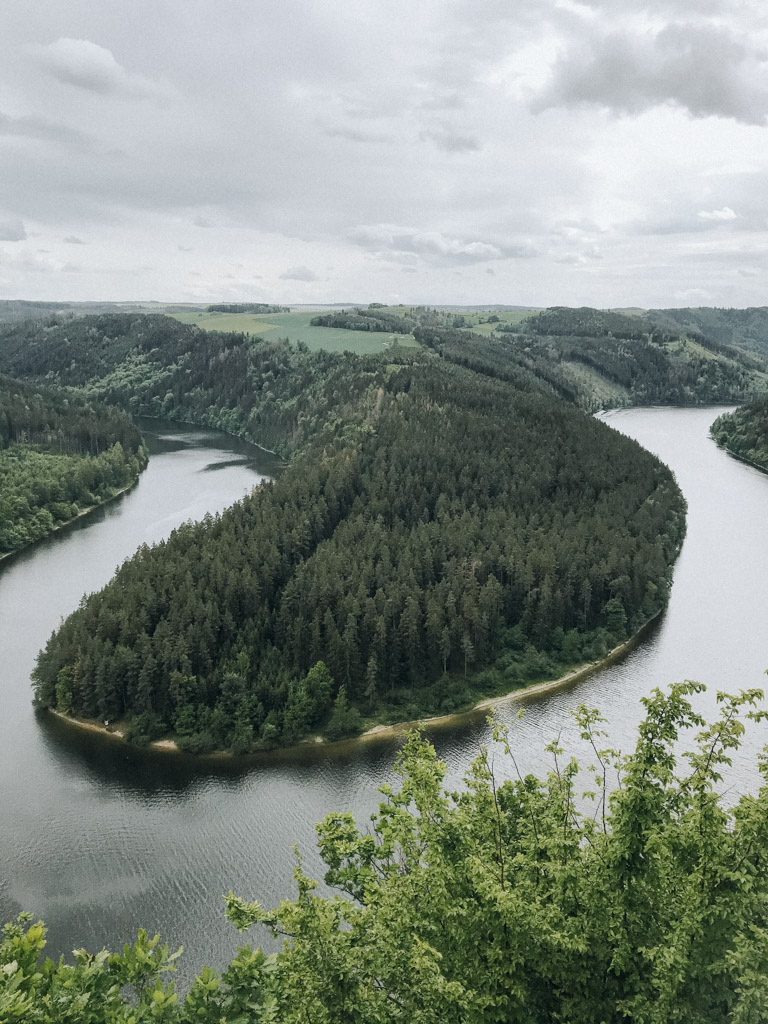 Aussicht auf die Saaleschleife – bekanntes Ausflugsziel in Thüringen