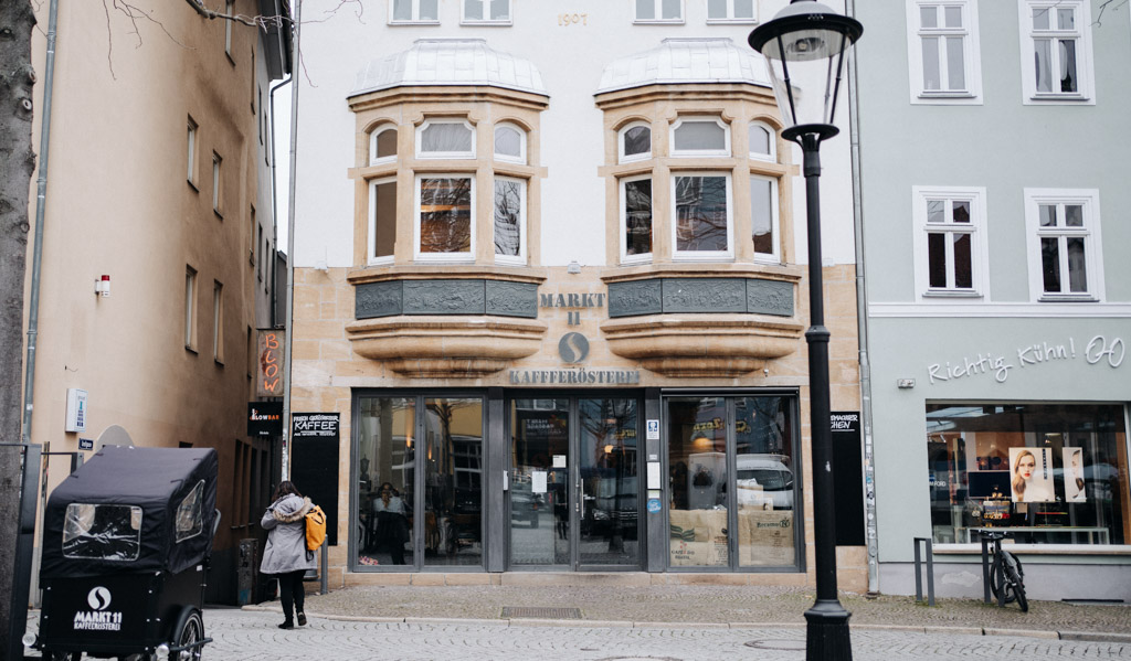 Blick auf das Café Markt11 in Jena auf dem Marktplatz