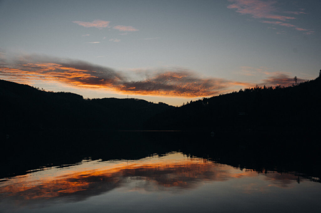 Romantischer Sonnenuntergang am Thüringer Meer, Naturidylle in Thüringen