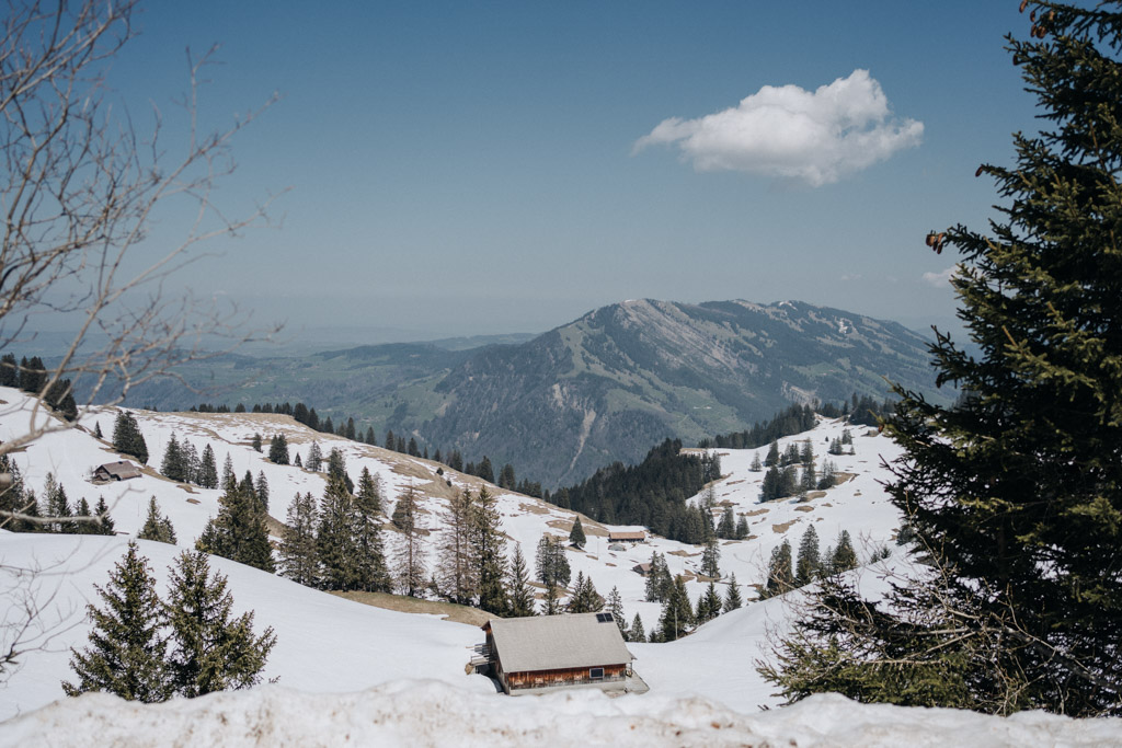 Panoramaweg auf der Rigi ist einer der schönsten Wanderungen der Schweiz ganzjährig 