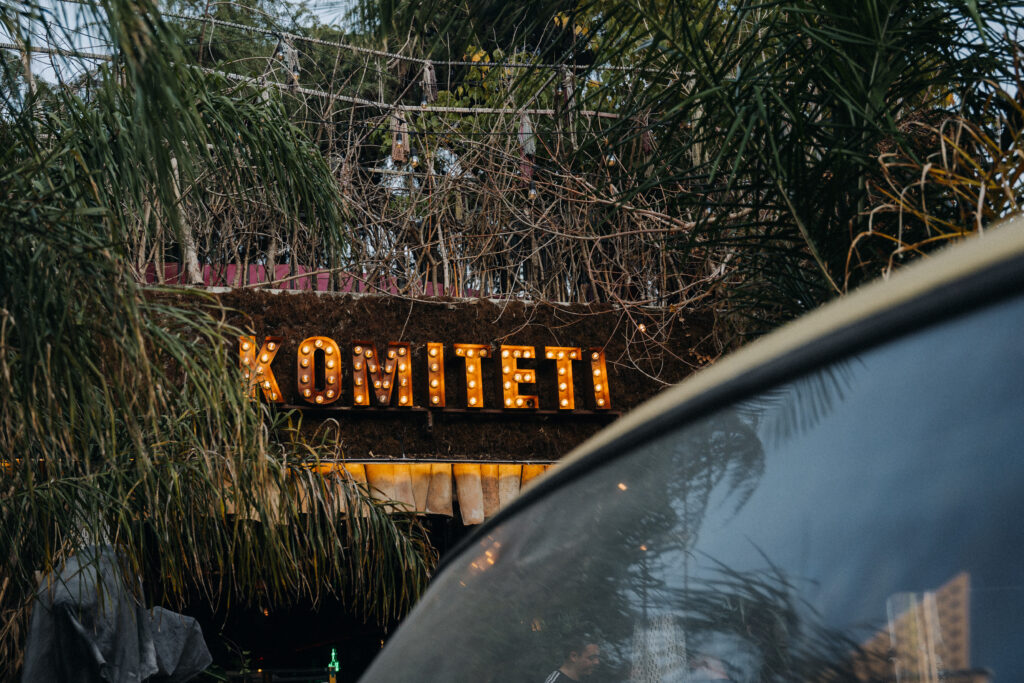 Bar Komiteti Außenansicht