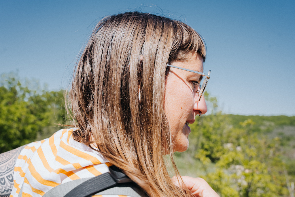 Lisa Ludwig beim Wandern im Rusenski Lom Naturpark, Bulgarien Roadtrip Highlight