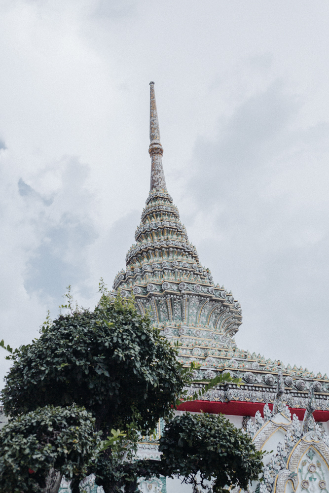 Ruhige Tempelstimmung im Wat Pho – spirituelles Highlight in Bangkok
