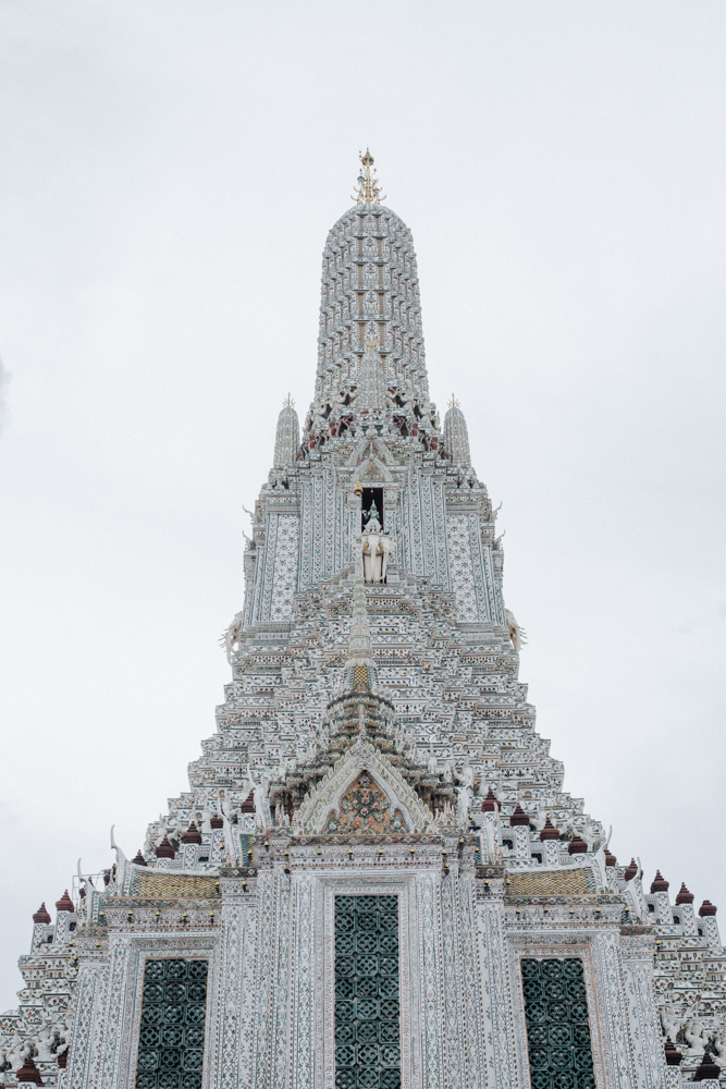 Detailaufnahmen im Wat Arun – eine der schönsten Sehenswürdigkeiten Bangkoks