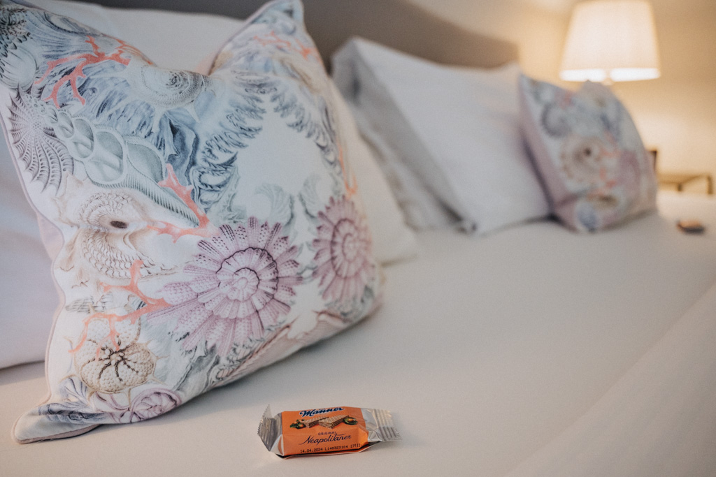 Detailaufnahme vom liebevoll eingerichteten Zimmer im The Little Guesthouse