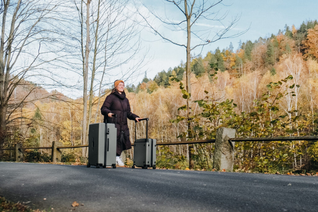 Lisa Ludwig unterwegs mit dem Level 8 Koffer Set – Reiseaufnahme