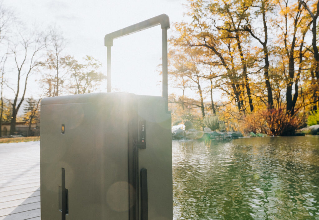 Level 8 Koffer Test, Set Voyageur im Gegenlicht – Aufnahme unterwegs