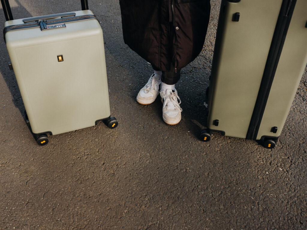 Lisa Ludwig unterwegs mit dem Level 8 Koffer Set Voyageur