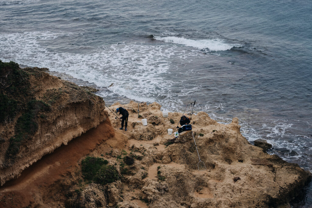 Angler nahe der Torre Sa Mora auf der Sardinien Rundreise