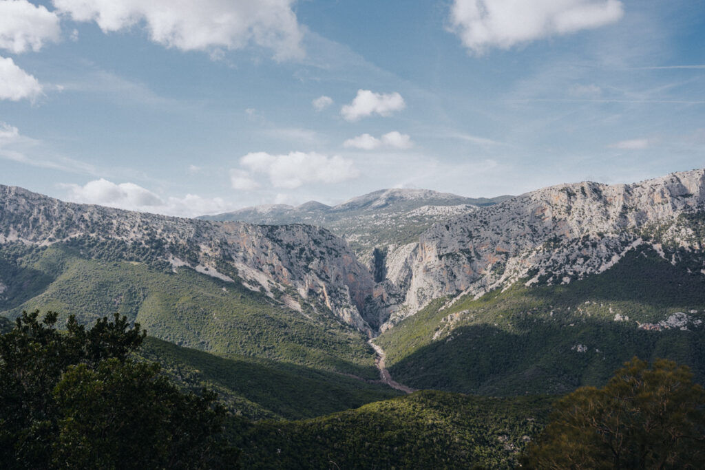 Panoramastraße Gola Gorropu Ausblick bei der Sardinien Rundreise auf eigene Faust