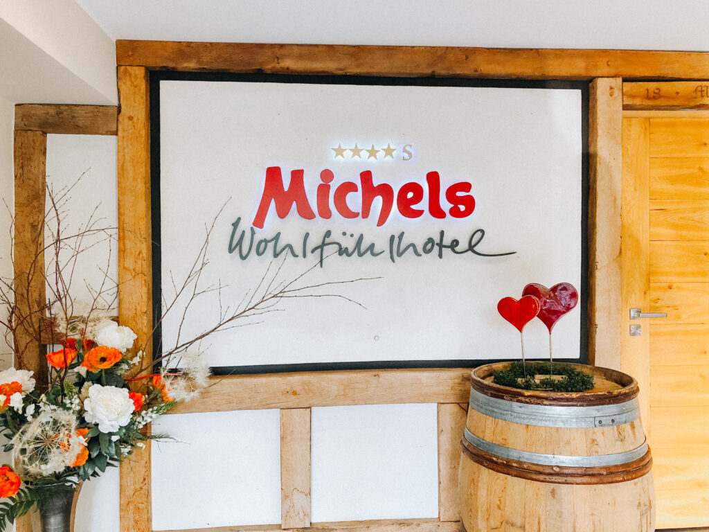 Michels Wohlfühlhotel Eingangsbereich Schalkenmehren Vulkaneifel