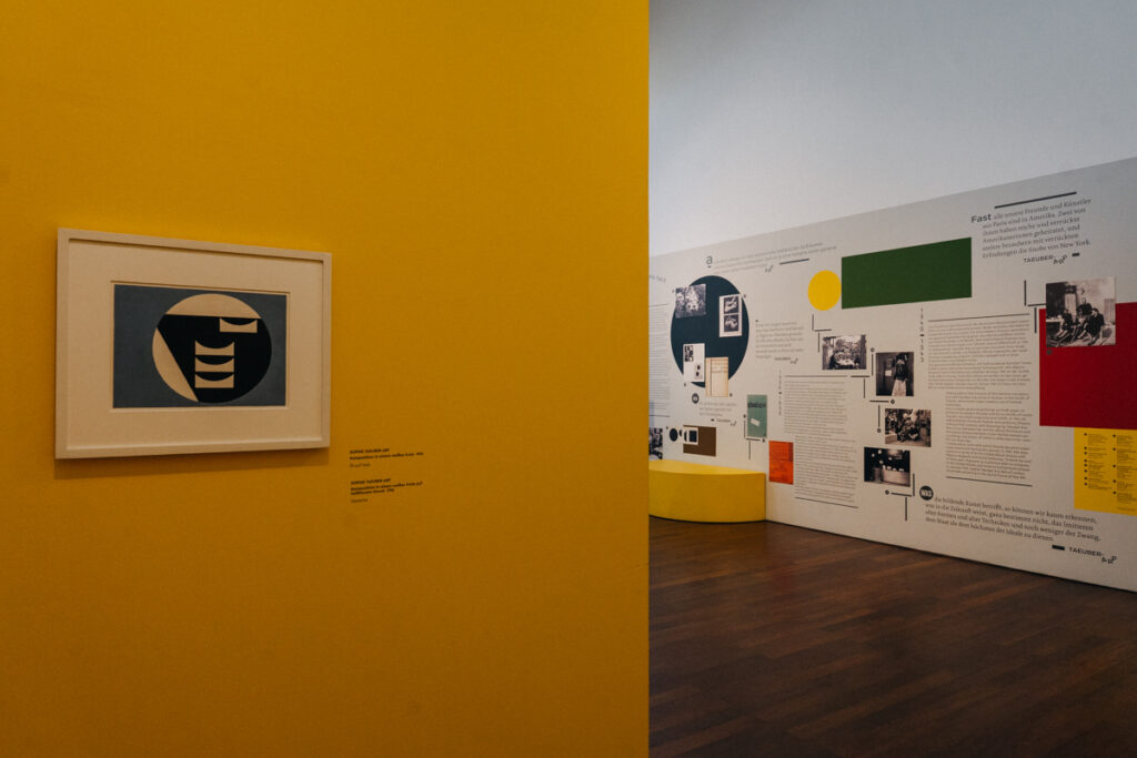 Ausstellungsraum im Arp Museum zu Hans Arp und Sophie Taeuber-Arp, Kultur am Mittelrhein