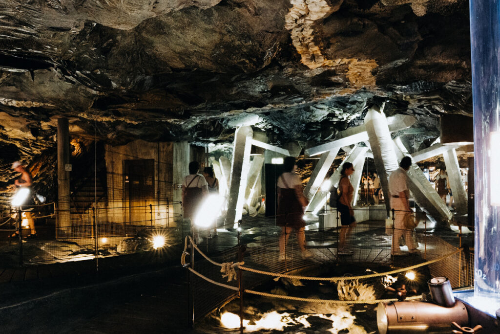 Ausstellungsstation zu Vulkanen und Kohlensäure im Geysirmuseum am Mittelrhein