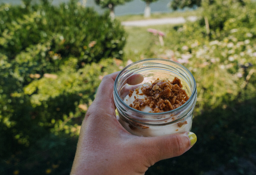 Selbstgemachter Andernacher Bienenstich, Spezialität aus der essbaren Stadt am Mittelrhein