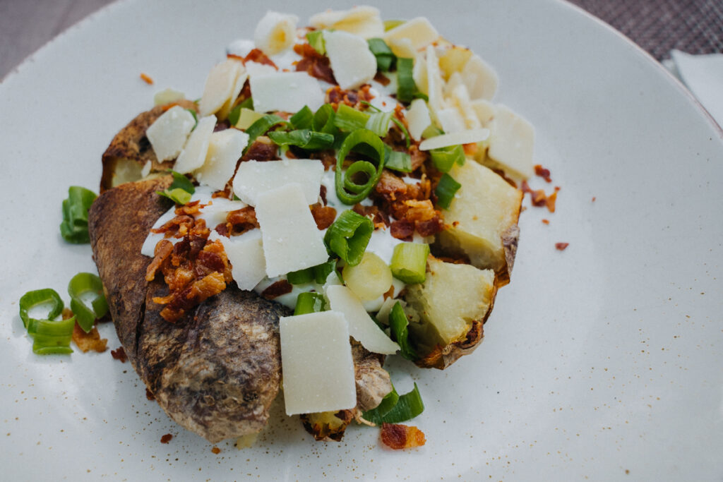 Hauptgericht gestampfte Kartoffeln im Restaurant Monte Mare Andernach