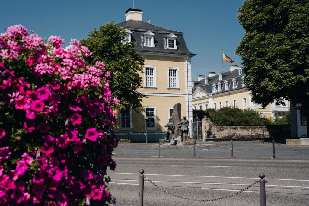 Escape Game 66 Minuten in Neuwied, Start der Rätseltour durch die Stadt am Maximilian zu Wied Denkmal